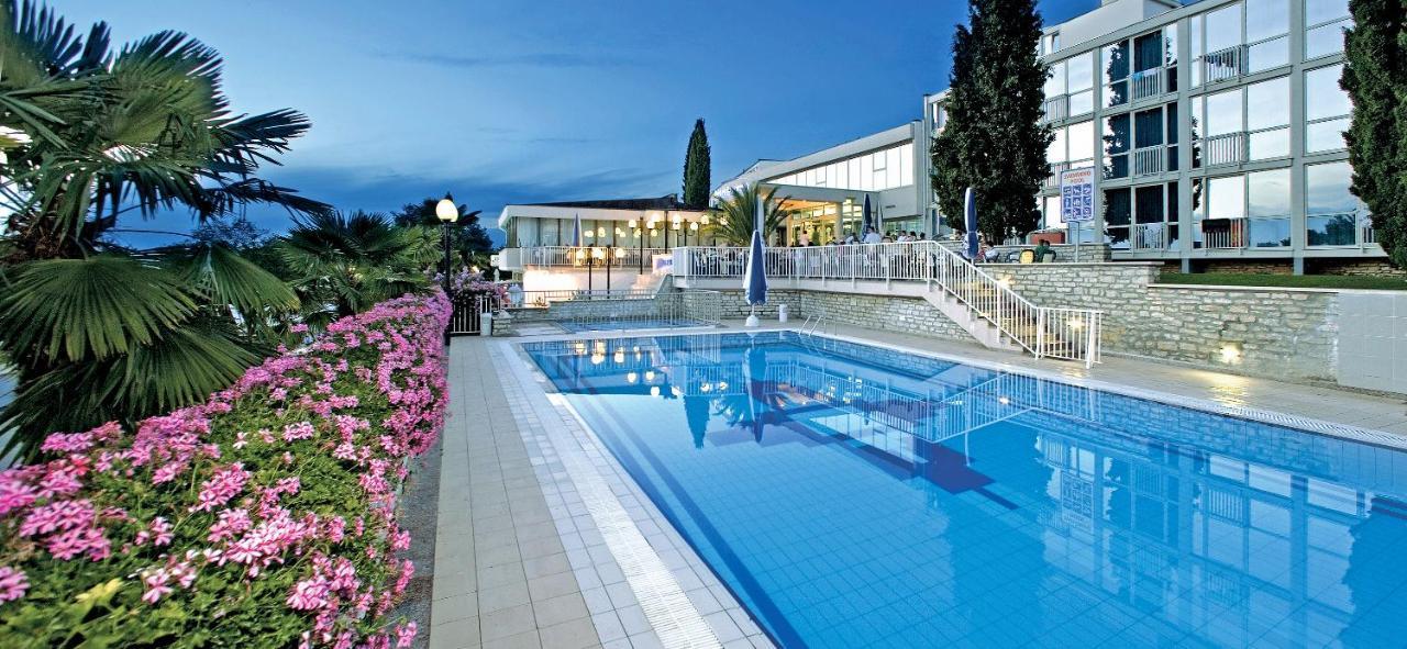 Hotel Zorna Plava Laguna Porec Exterior photo