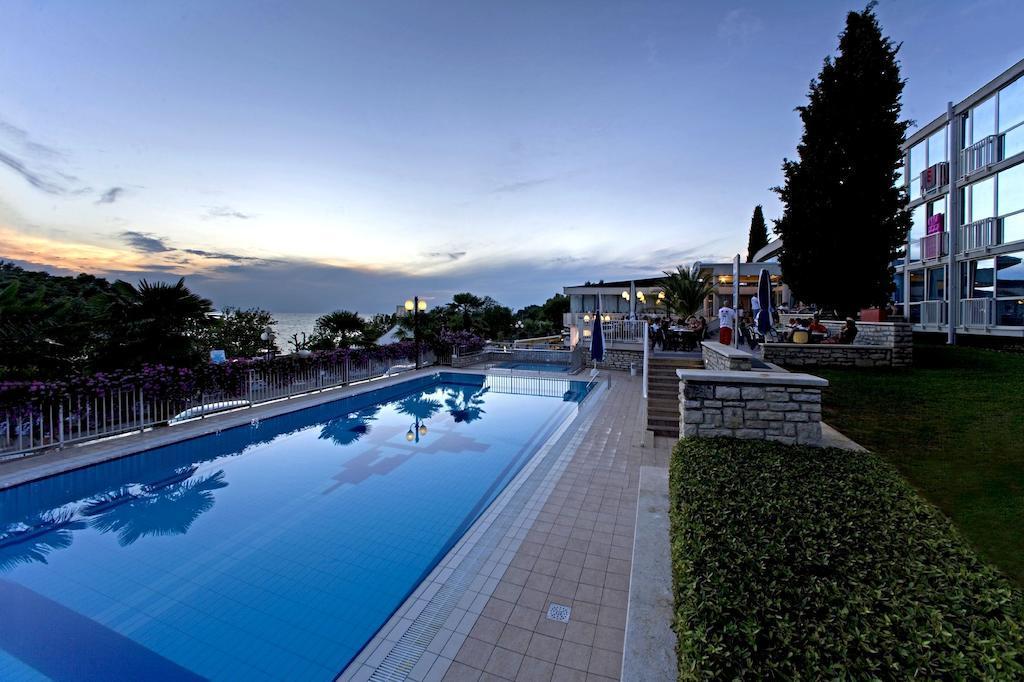 Hotel Zorna Plava Laguna Porec Exterior photo