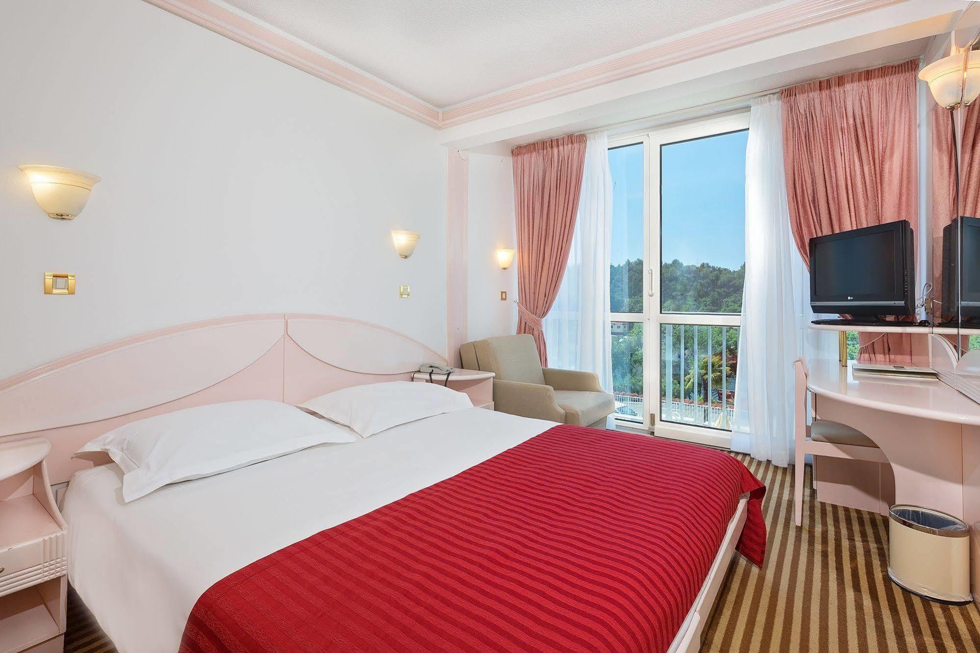 Hotel Zorna Plava Laguna Porec Exterior photo