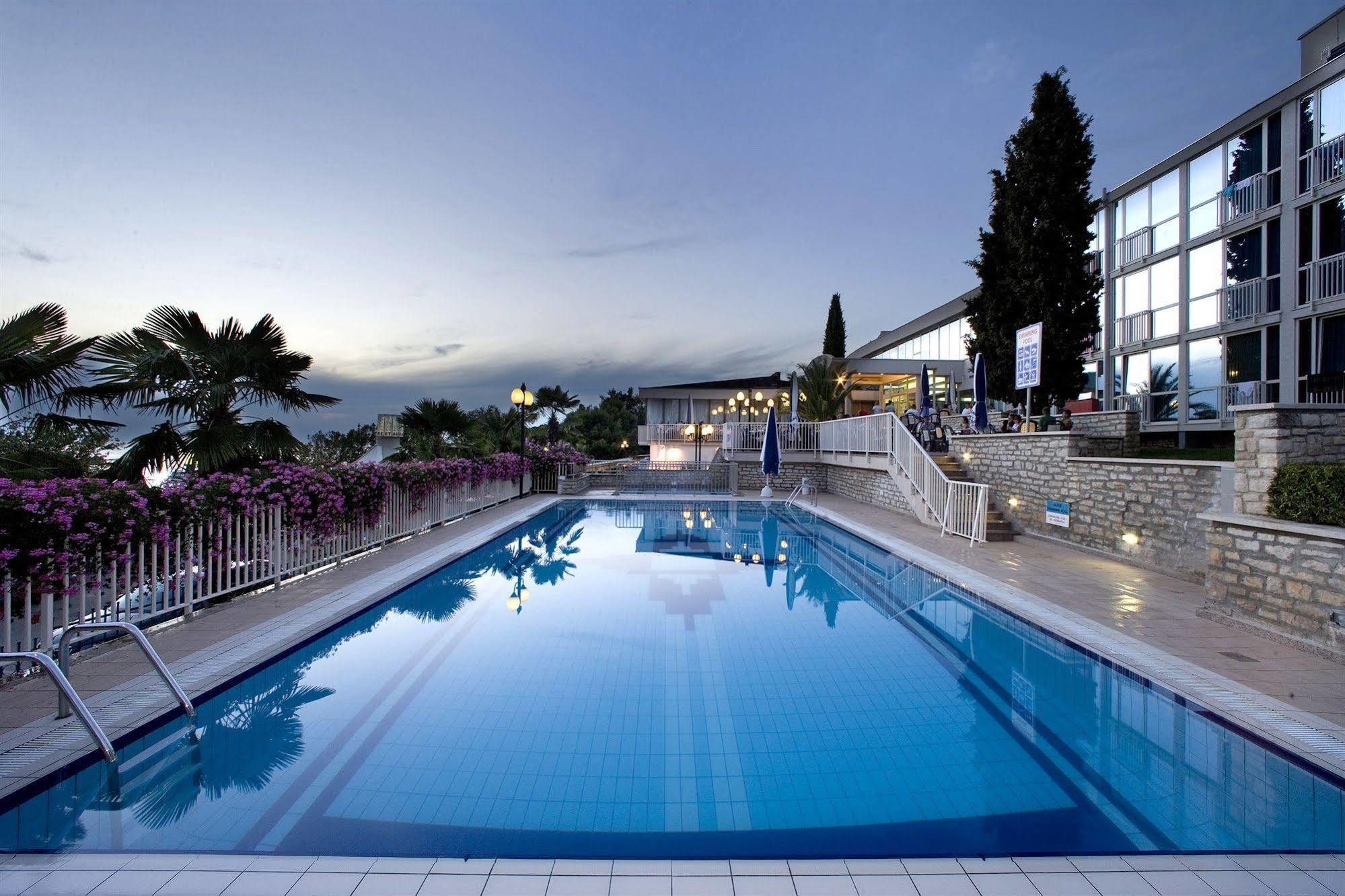 Hotel Zorna Plava Laguna Porec Exterior photo